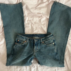 Low waist bootcut jeans - Aldrig använda. Nypris 600. Pris kan diskuteras. Strl 25/32.
