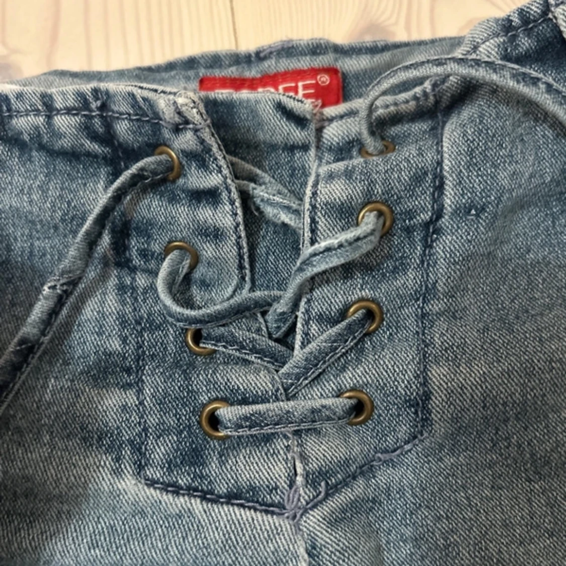 Lågmidjade Jeansshorts med snörning - 1