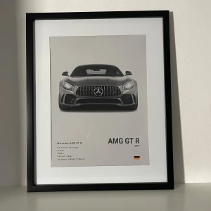 Mercedes-AMG GT R Poster - Mercedes AMG GR R poster || ramen ingår ej || storlek: 30x42 || tveka inte på att höra av er vid frågor.