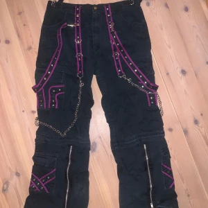 tripp bondage byxor - MÖTS UPP I STOCKHOLM/SÖDERMALM, FRAKTAR INTE är justerbara i midjan och unisex, passar S-L skulle jag gissa på!! (Inte äkta tripp men en sån stil liksom)