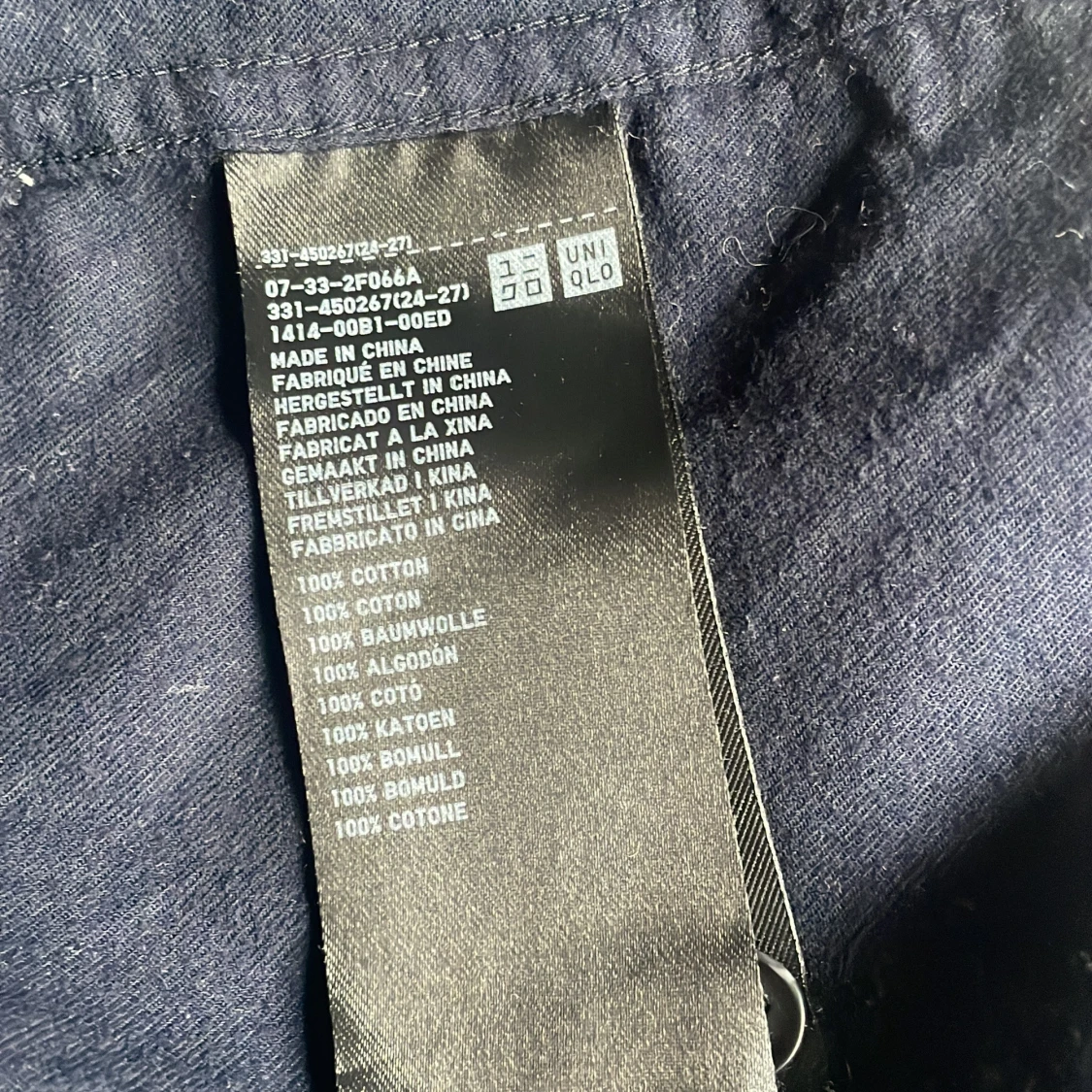 Mörkblå skjorta från Uniqlo - 92