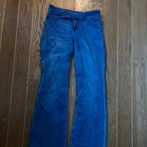 Bootcut jeans - Supersnygga lågmidjade bootcut jeans. Bra passform å väldigt sköna. 💗