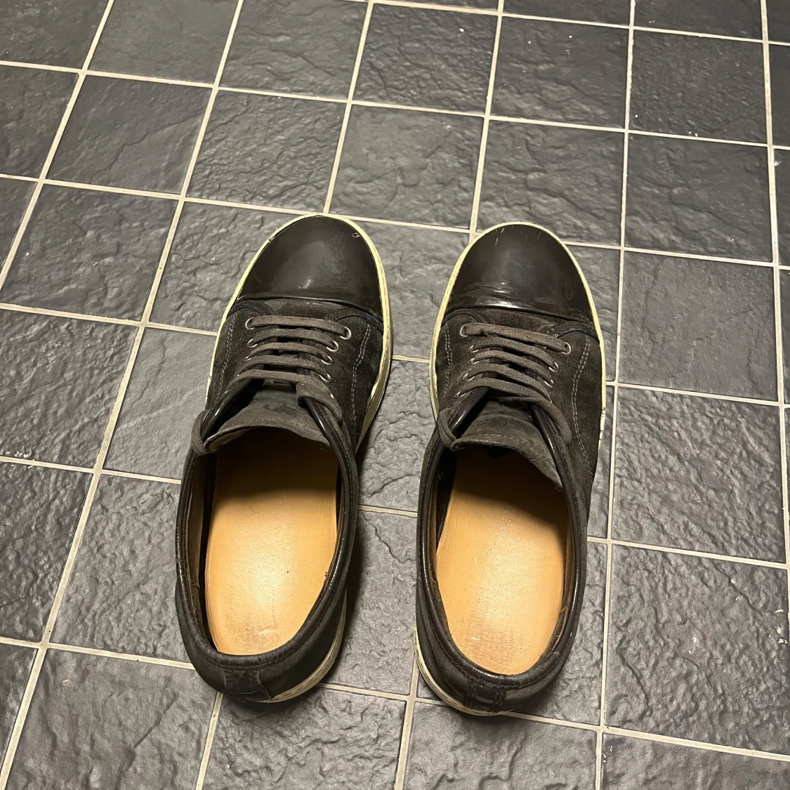 Gråa sneakers från Lanvin - 91