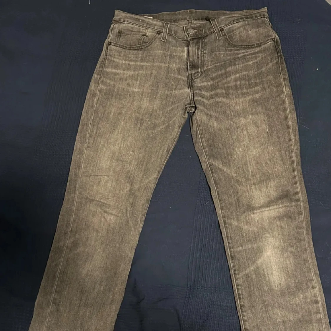 Mörk grå Levis - 1