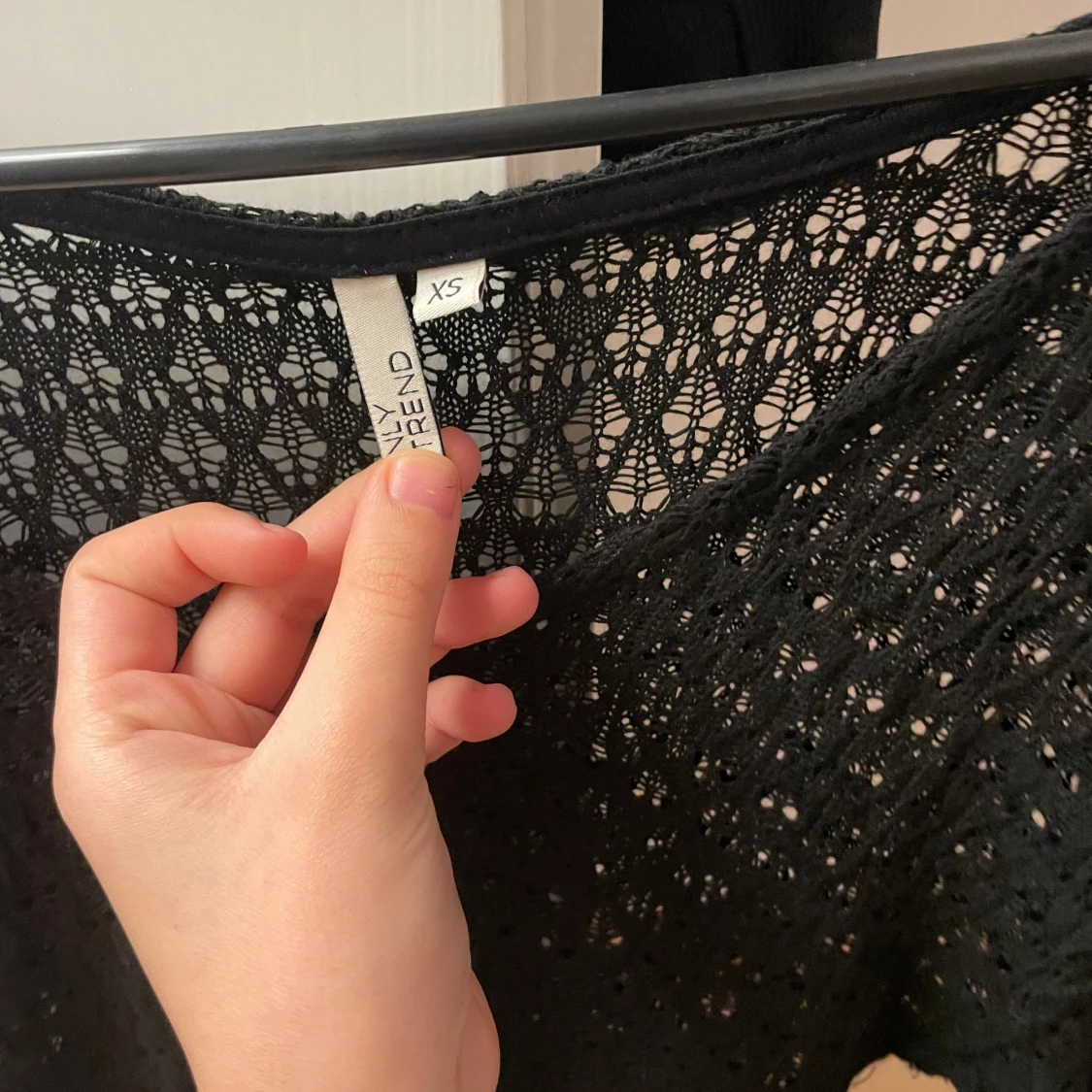 Svart spetsmönstrad tröja från H&M - 90