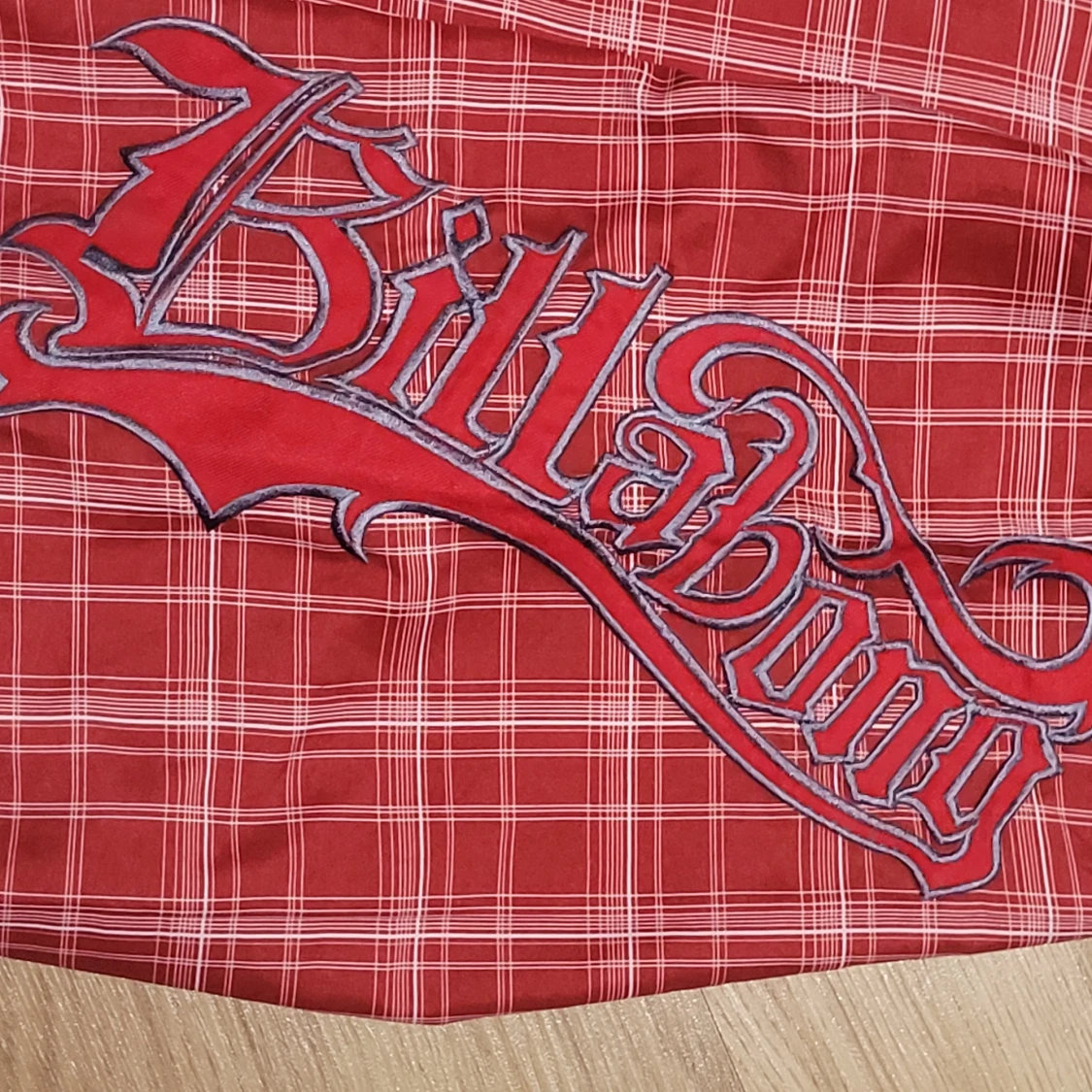 Röda rutiga shorts från Billabong - 90