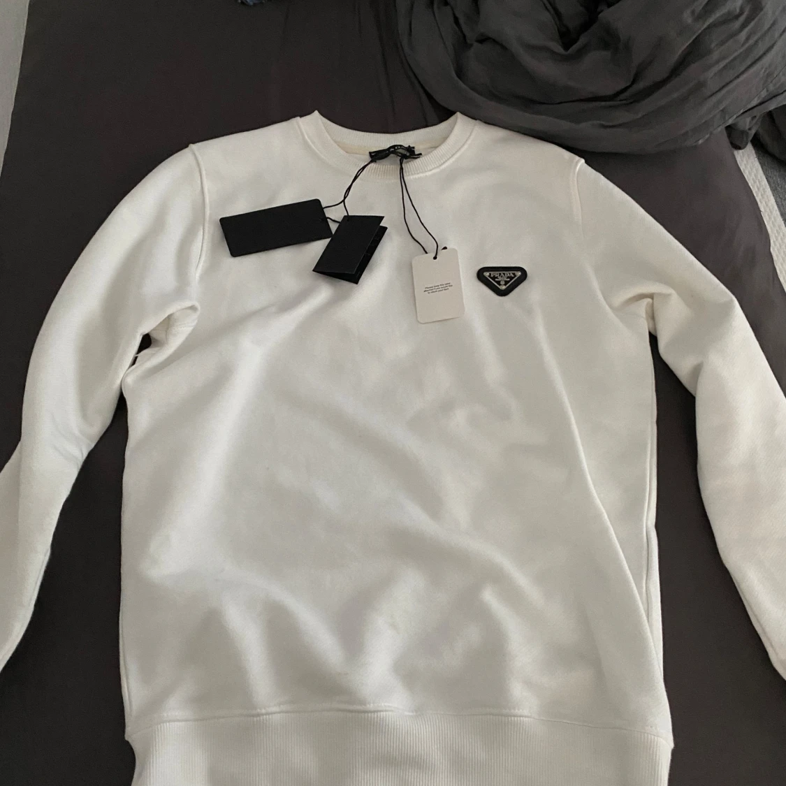Vit tröja från Prada
