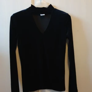 Sammets topp - Sammetströja med inbyggd chocker. Oanvänd.