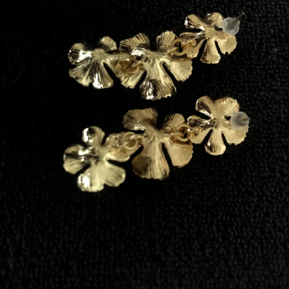 Guldörhängen med blommor - 90