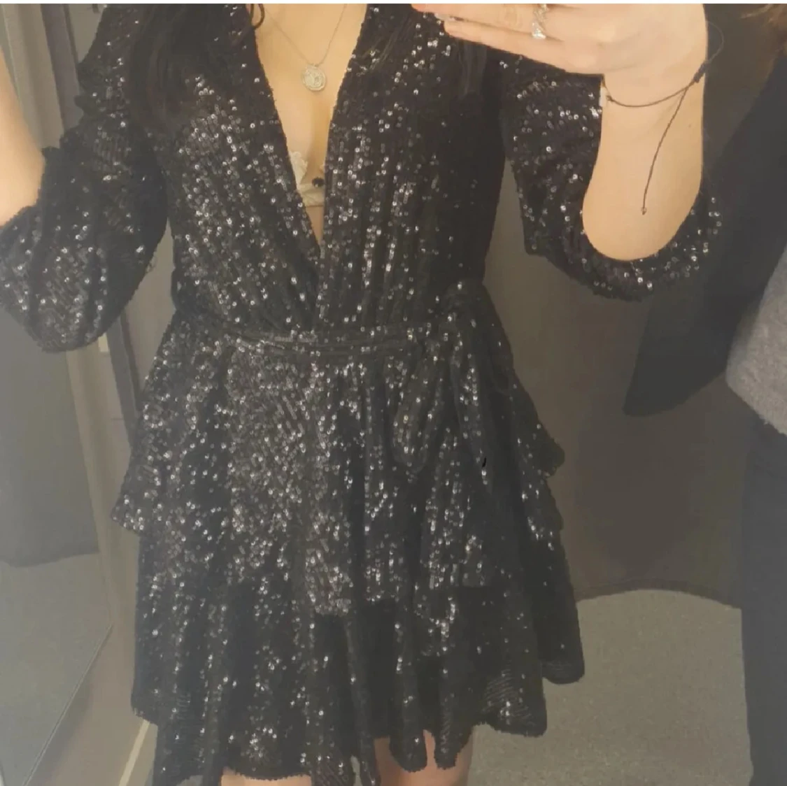 Svart glittrig klänning - 90