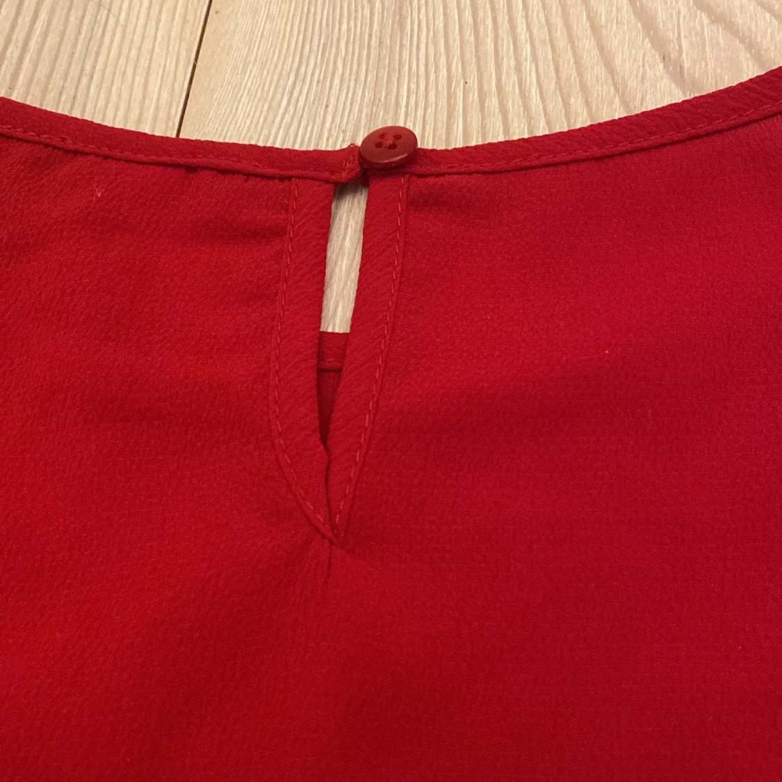 En röd fin blus i storlek 140!💕 - 92