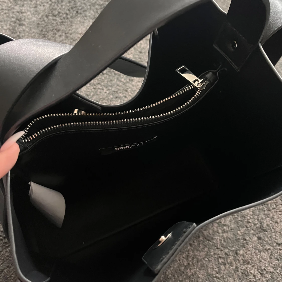 Svart väska  - 90