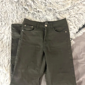 Gråa jeans  - Ett par gråa skinny jeans💞