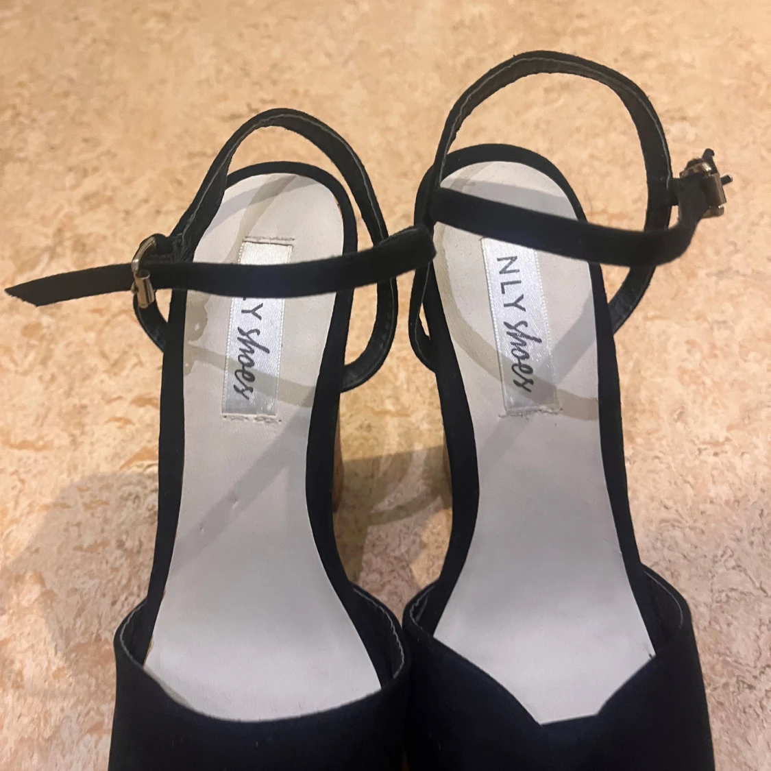 Svarta platåsandaler från NLY Shoes - 91