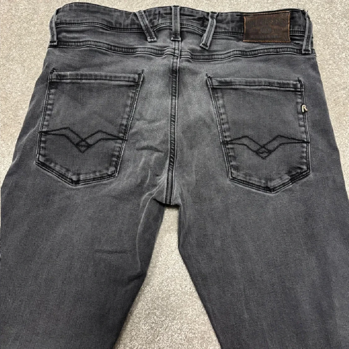 Grå jeans från Replay - 90