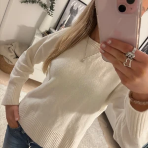 Other stories tröja - Helt oanvänd, bara glömt lämna tillbaka❤️Lappen är med! Ny pris 550kr