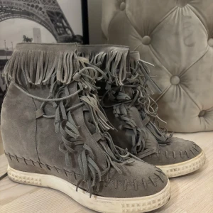 Fina skor  - Köptes för 500kr Inga defekter❤️