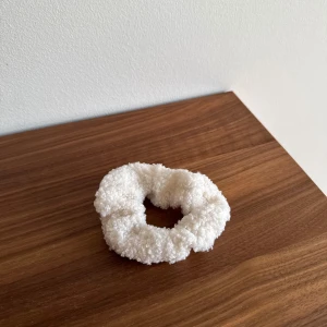 Scrunchie från CAIA - Aldrig använd. Är Limited Edition.