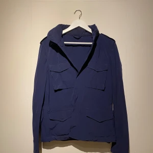Aspesi fieldjacket - Blå aspesi midfieldjacket i storlek s, bra skick