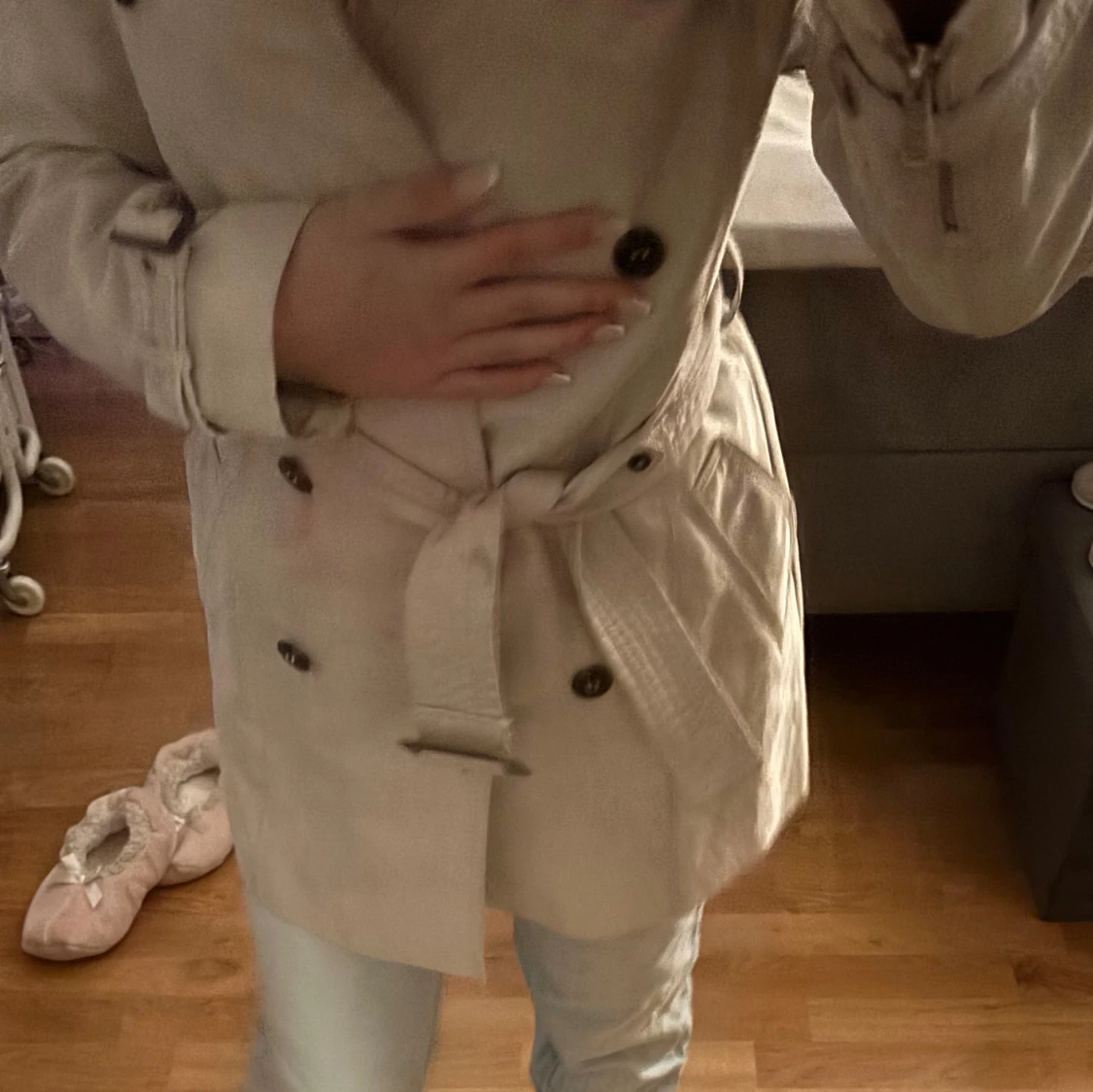 Beige trenchcoat med bälte - 90