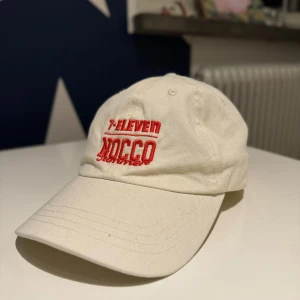 Nocco keps - Använd ca 3 gånger, inga fläckar eller skador. Riktigt nice keps, tyvärr inte fått någon användning av den.