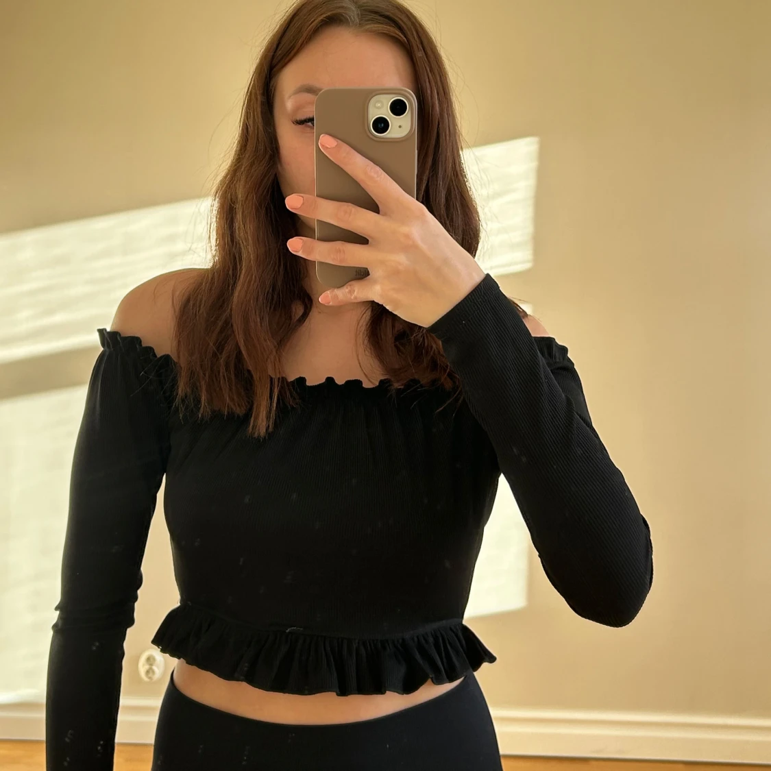 Svart offshoulder topp - 90