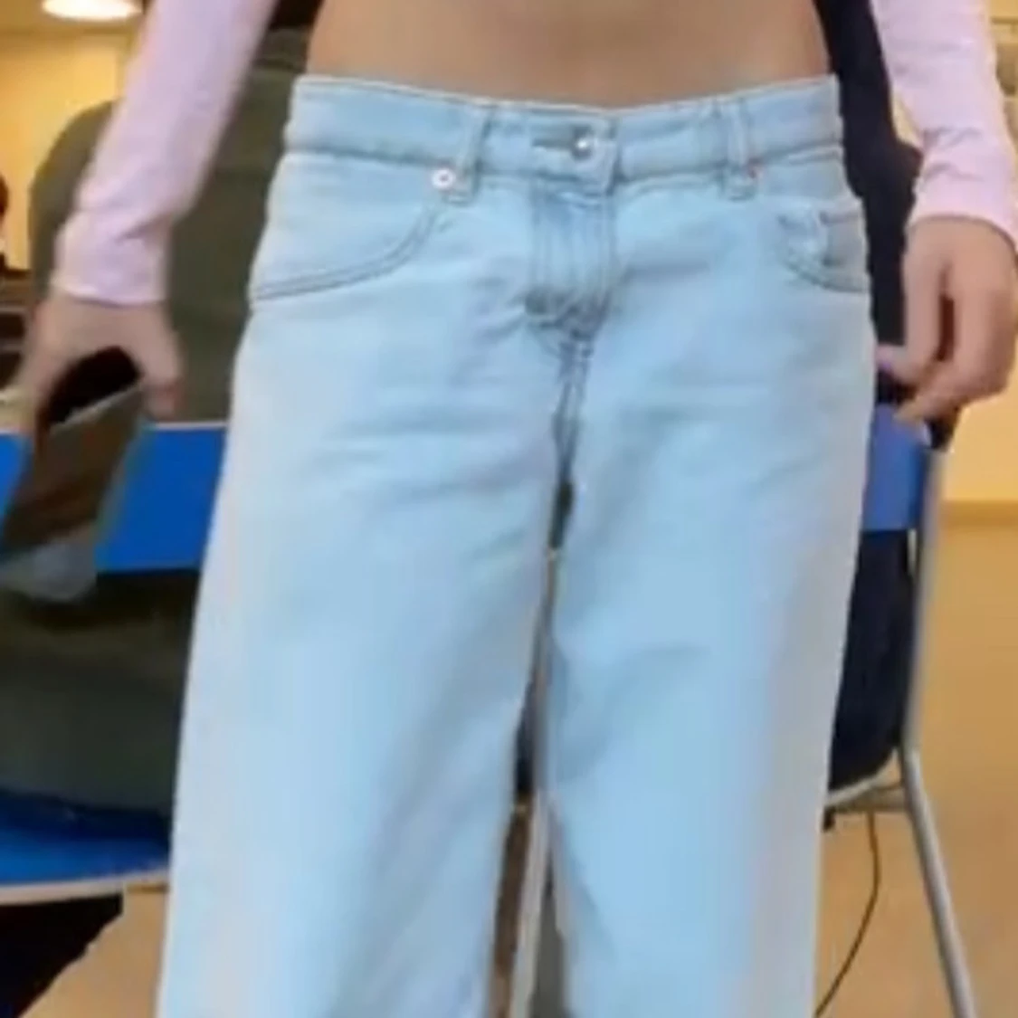 Ljusblå jeansbyxor - 91