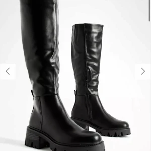 Boohoo slutsålda boots - Slutsålda boots från asos. Endast testade inomhus, säljer pga förstora och hann inte skicka tillbaka. Köpt för 1000 i oktober