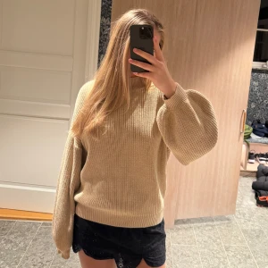 Nakd tröja - Beige Stickad tröja från nakd, superbra skick🥰❤️