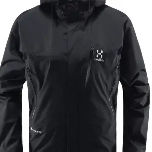 Astral GTX Jacket Women Nypris 4000                       Hål inuti höger jackficka så det kan åka ner i resåret men åker inte ut ur jackan, går att sy igen det. Annars inga defekter, alla dragkedjor funkar och inga andra hål 