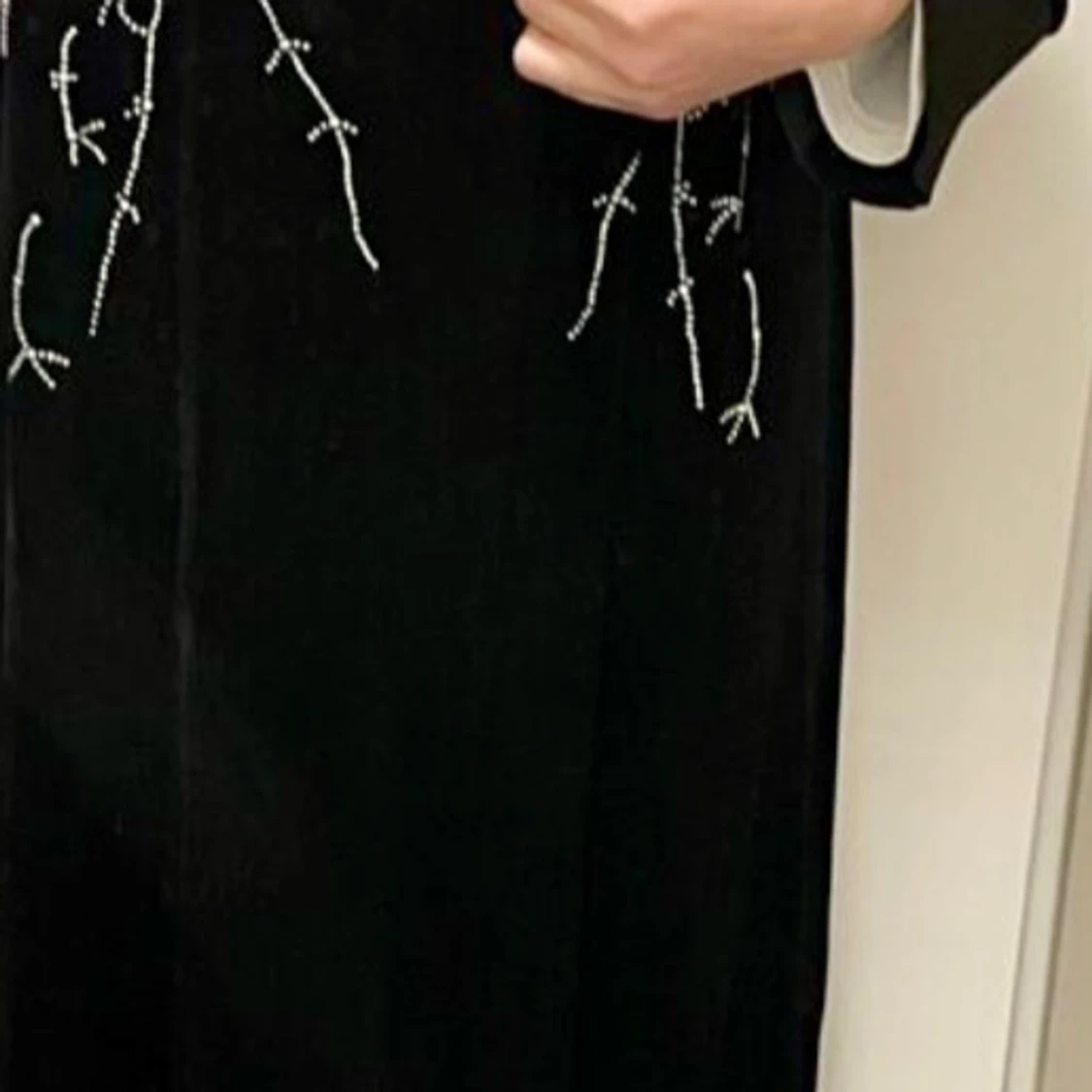 Svart sammet Abaya med pärlor - 90