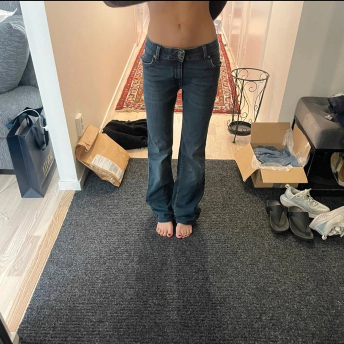 lågmidjade bootcut jeans