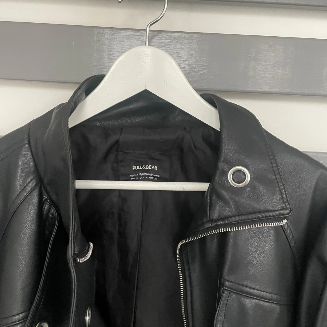 svart oversized skinnjacka  - 93