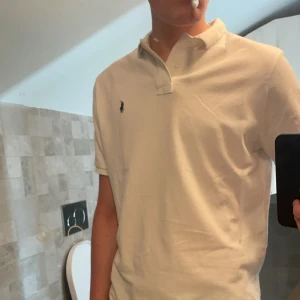 Ralph Lauren Piké - Skitsnygg piké från Ralph Lauren, säljer för att jag inte använder den, inga defekter!
