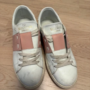 Skor  - Skor i storlek 37