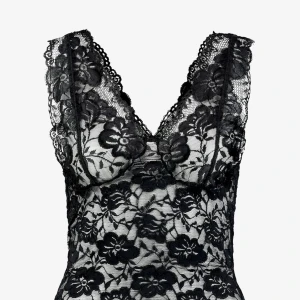 Svart spetslinne - Jätte fint svart spetslinne som tyvärr är för stor för mig💞 använd ungefär 5 ggr