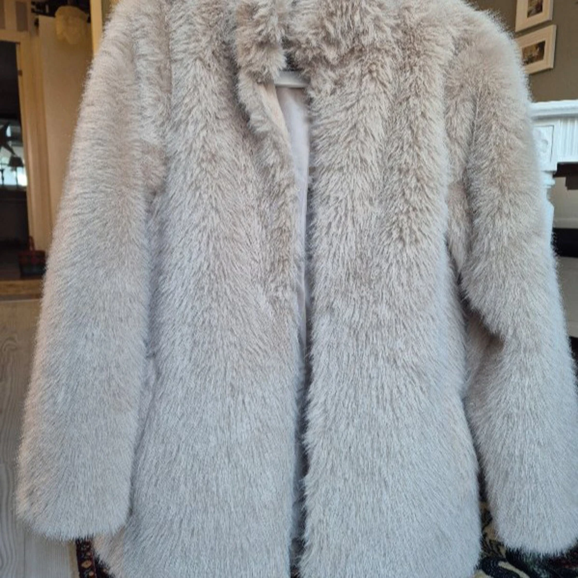 Beige pälsjacka