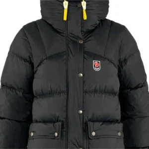 fjällräven jacka  - säljer min ursnygga jacka för jag inte får användning för den❤️stlk xs, nästan helt ny, inga defekter. pris kan diskuteras!!! det är den stötte modellen !