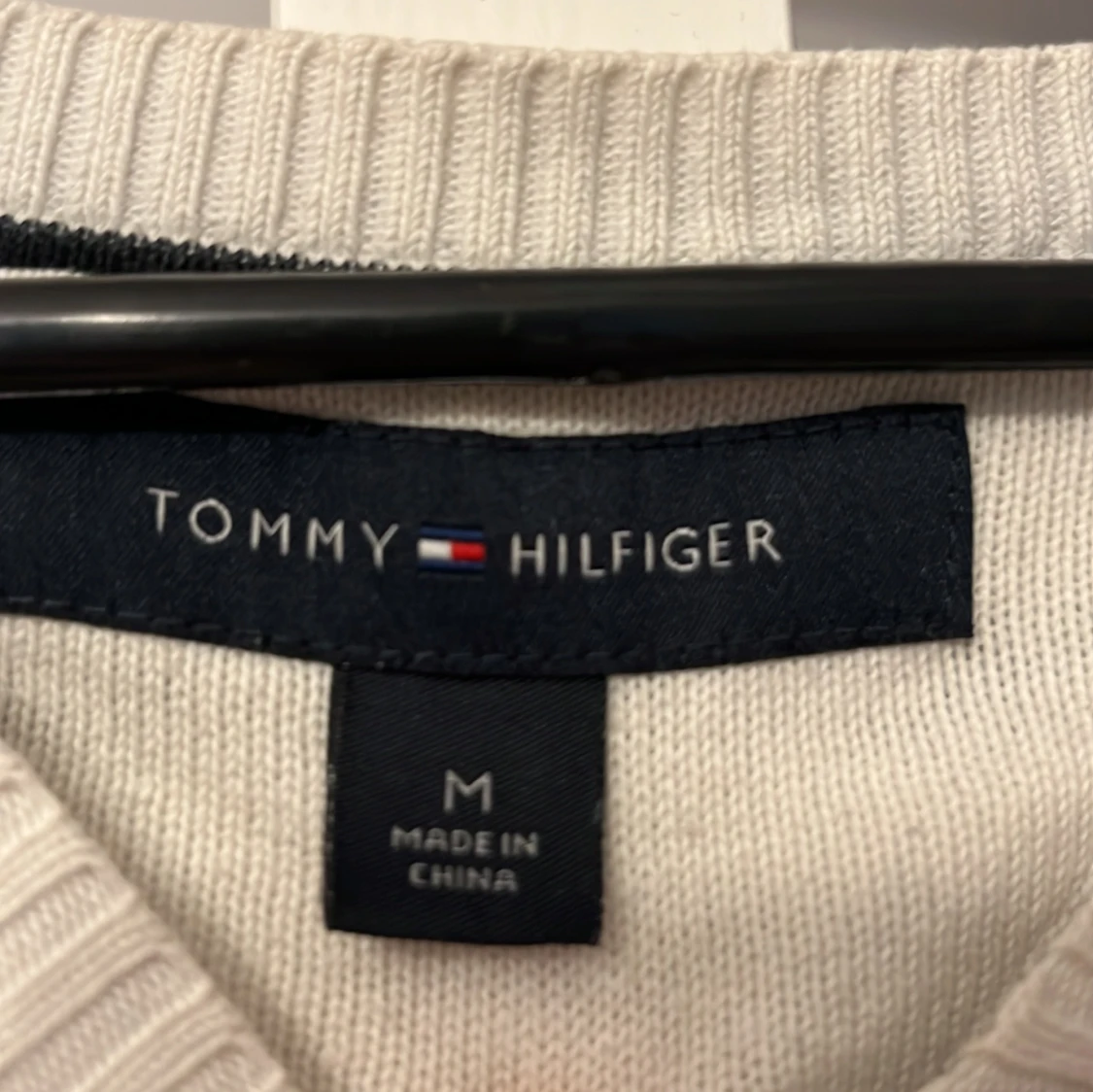Vit och svart randig tröja från Tommy Hilfiger - 91