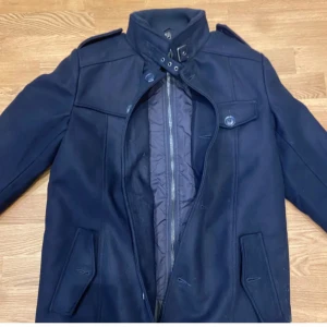 Helt ny rock utan prislapp  - Helt oanvänd rock från indigo nypris runt 2800