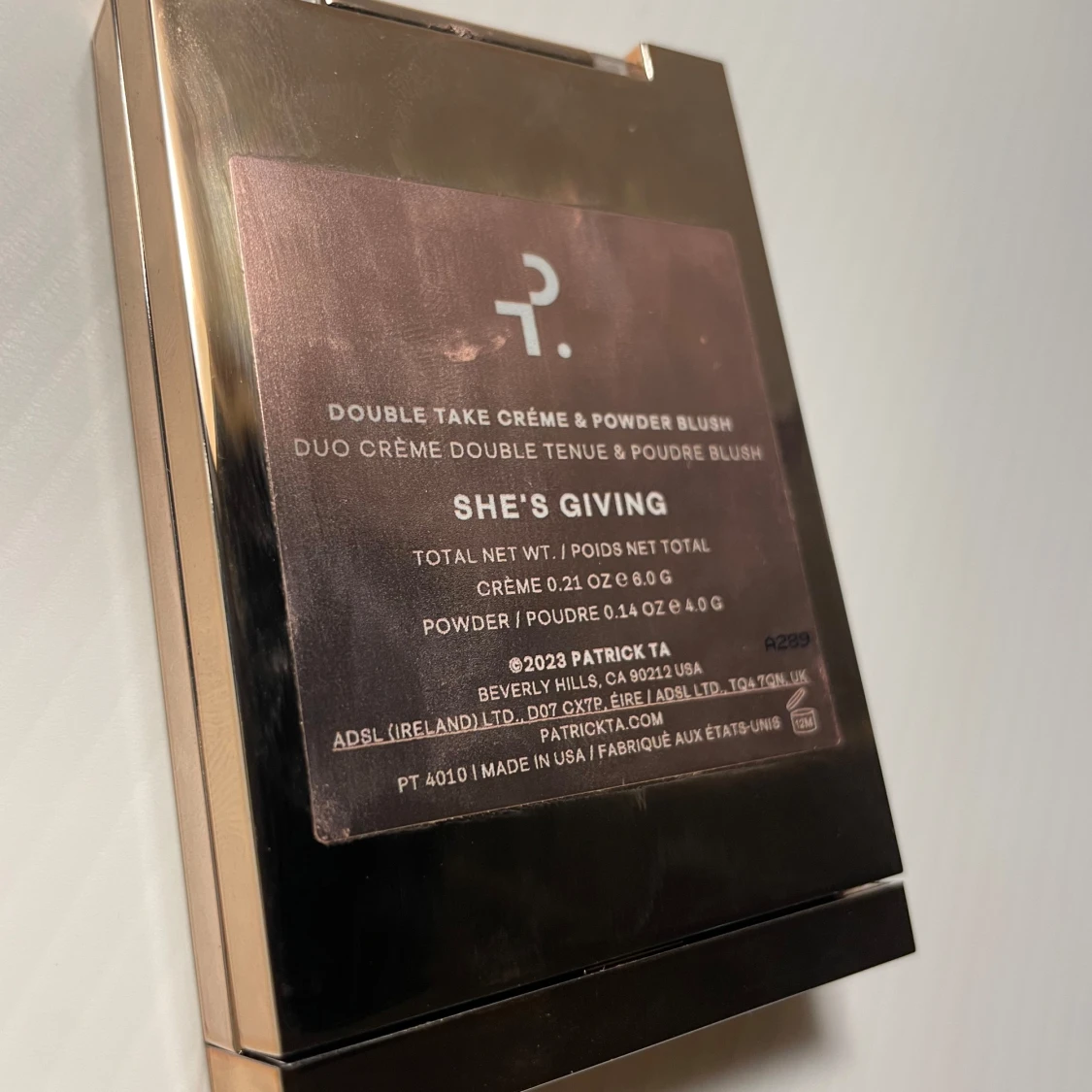 Rosa rouge från Patrick Ta i It’s Giving - 93