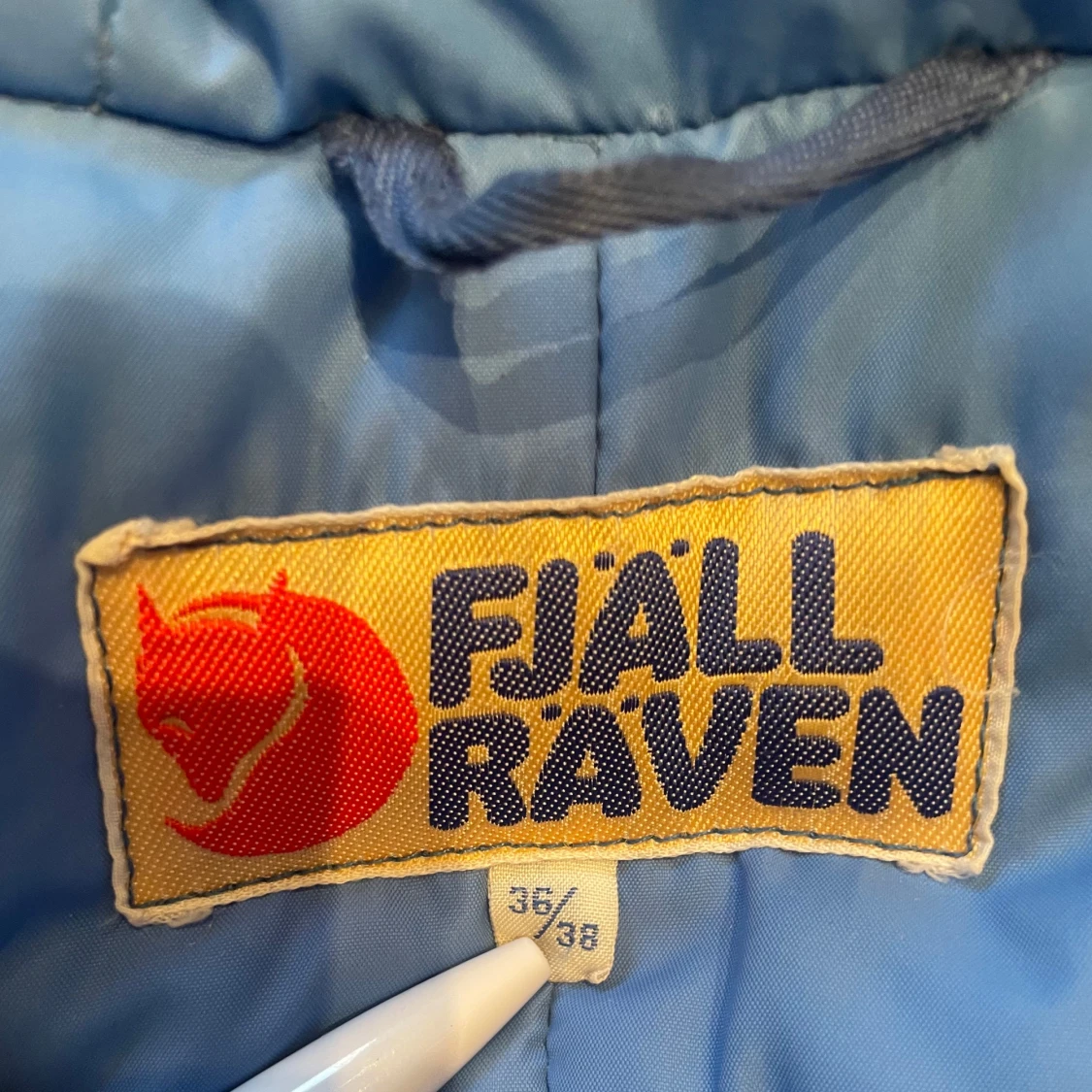 Blå dunjacka från Fjällräven - 91