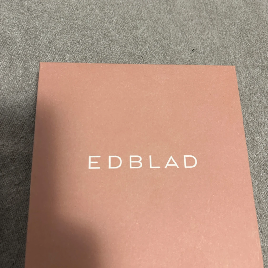 Guldhalsband med pärlor från Edblad - 90