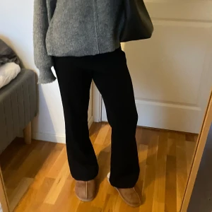 Svarta kostymbyxor - Snygga svarta kostymbyxor, lågmidjade!💕storlek S