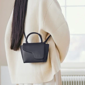 Atp aterlier väska - Så fin väska från atp atelier, så himla perfekt väska! Passar till allt! Fint skick! Minsta storleken nypris 4000 kr, 100% läder