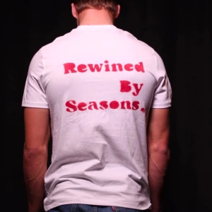 Rewined By Seasons Original - T-shirts gjorda på 100% ekologiskt bomull. Men det Otroligt mjuka och bekväma‼️Dessutom är trycken handgjorda vilket gör varje t-shirt unik💢De är i spanska storlekar och därför rekomenderae vi att gå ner en storlek. Fler storlekar finns i vår profil💢