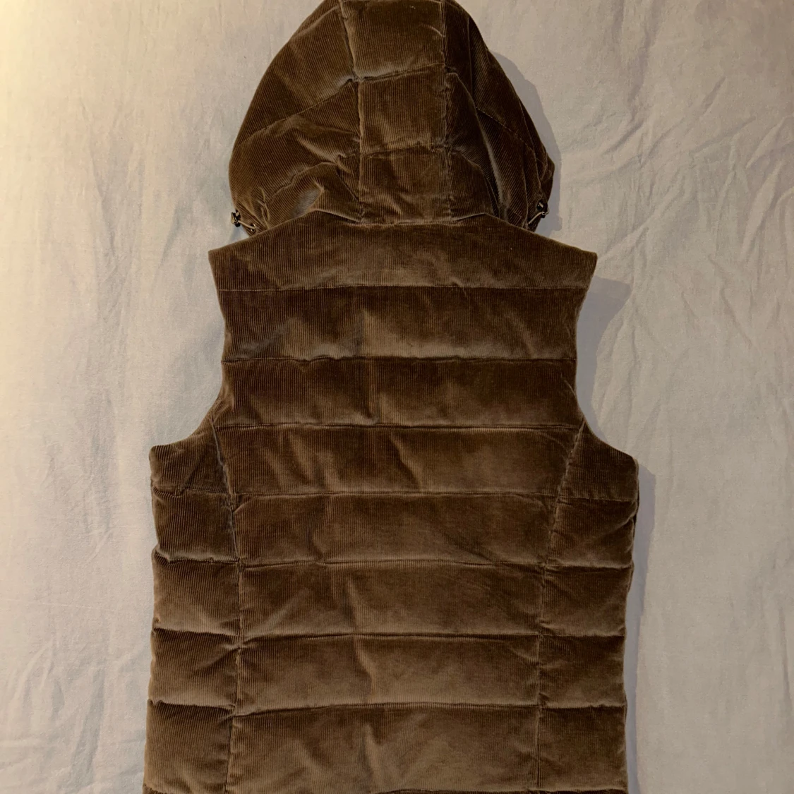 Brun manchester dunväst med huva - 1