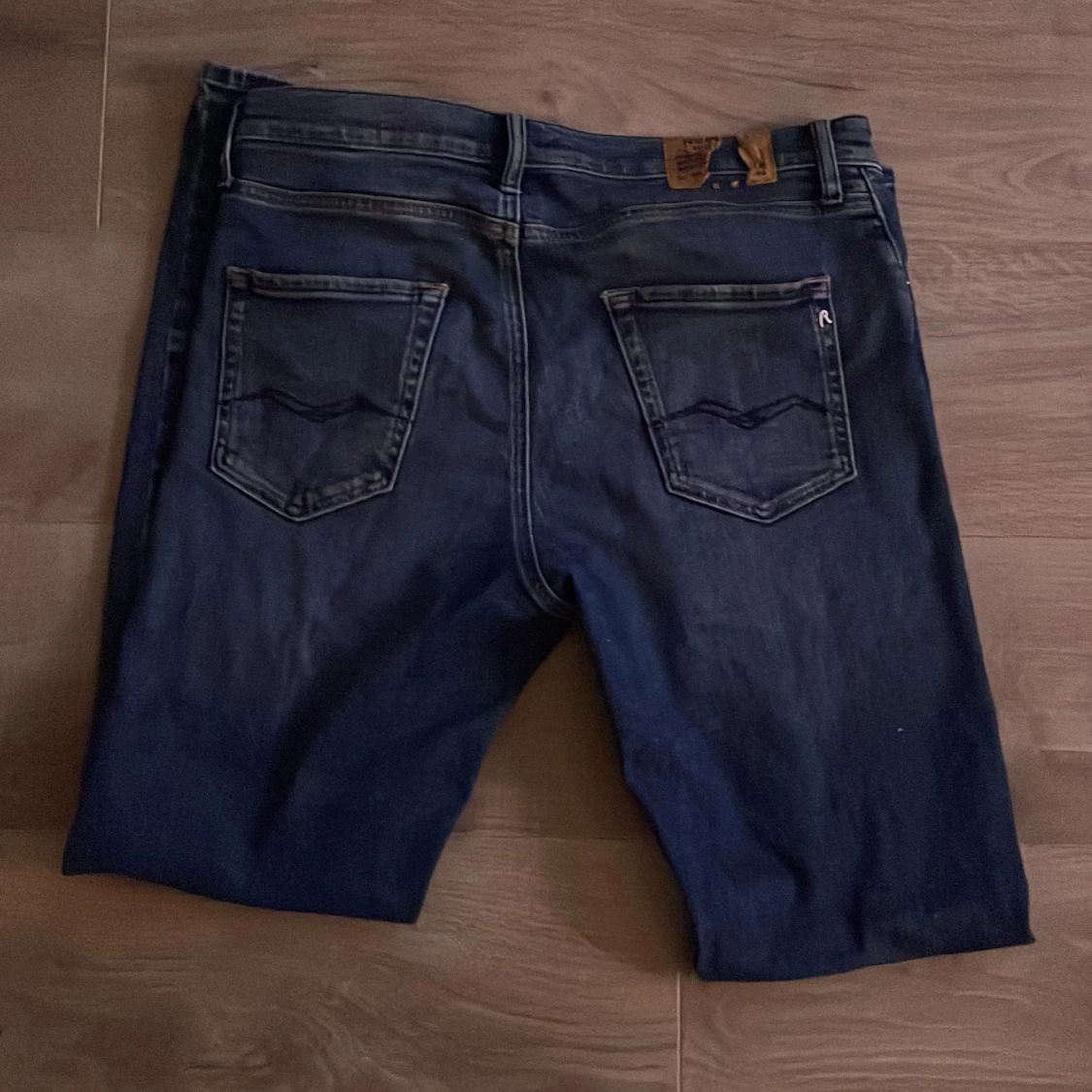 Mörkblå jeans från replay