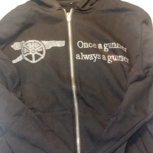 Rhinestone arsenal zip hoodie  - Mycket bra skick 