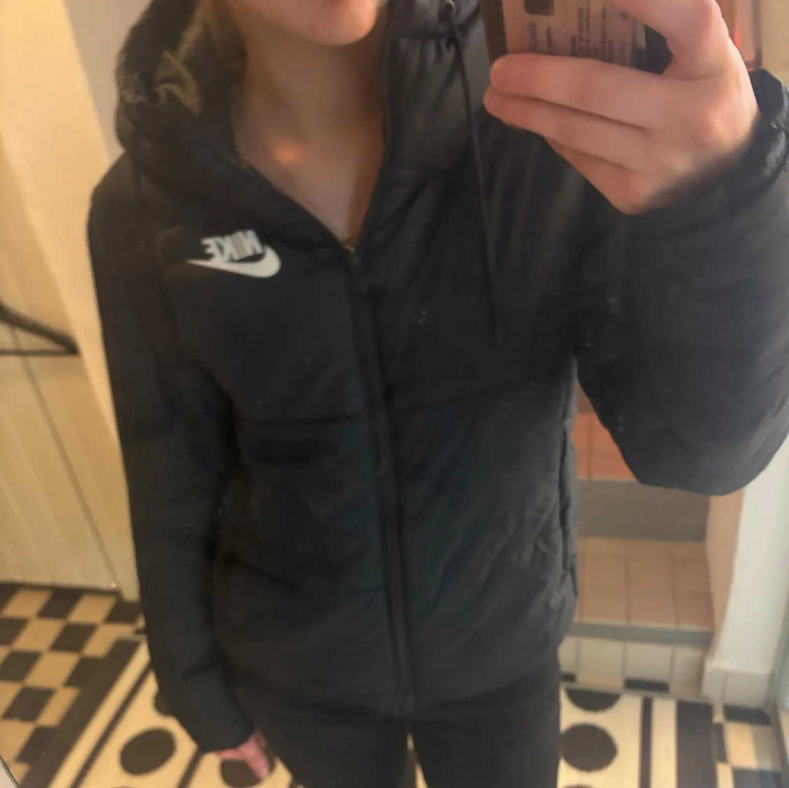 Svart dunjacka från Nike